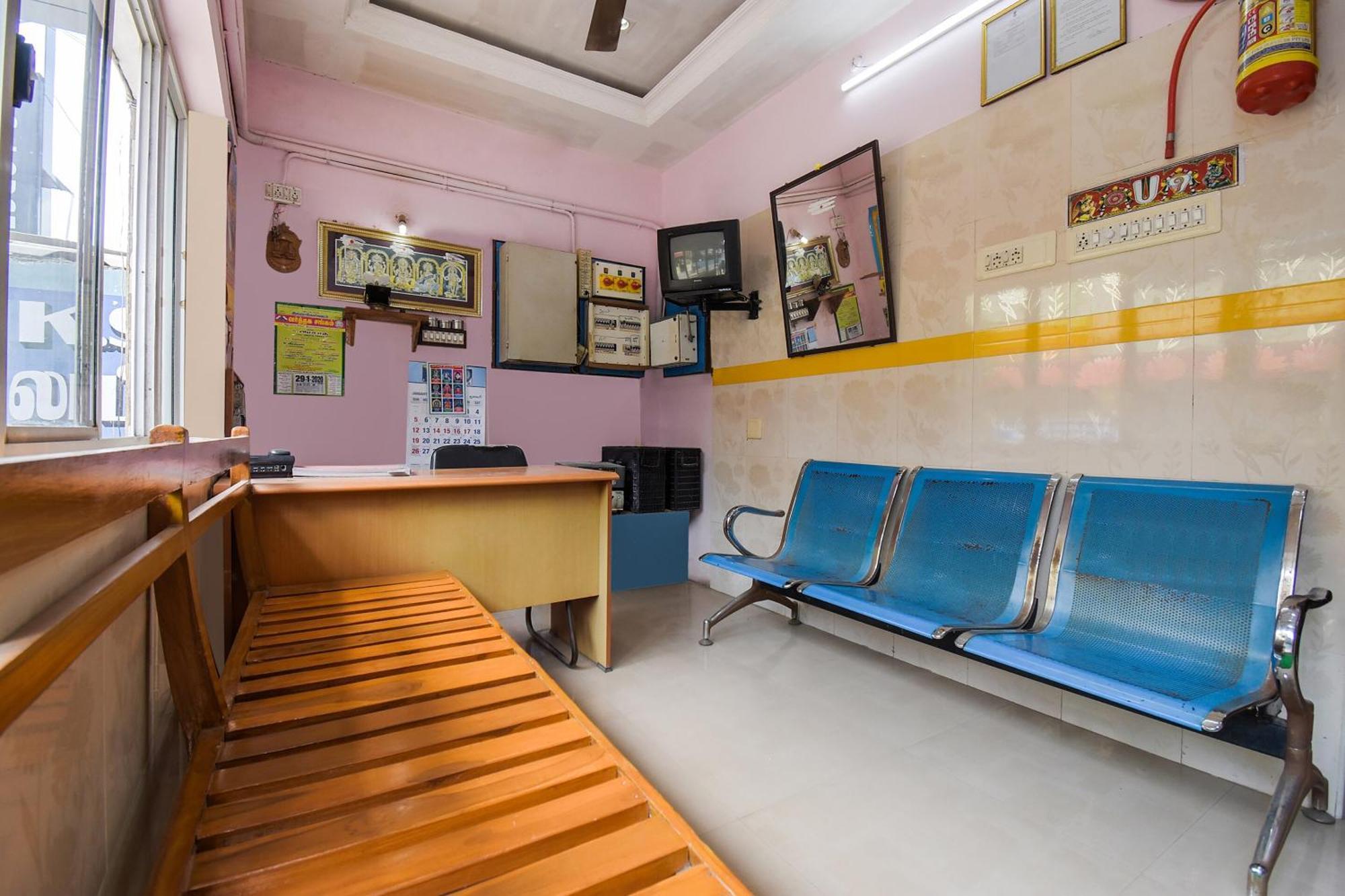 Hotel O K.S.Lodge Tribhuvanam エクステリア 写真