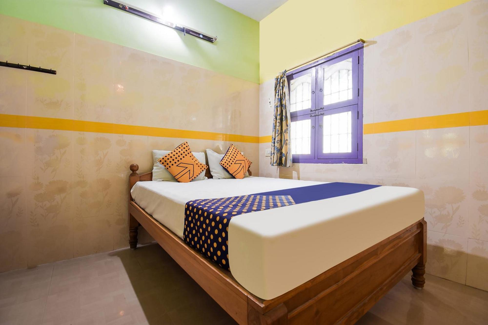 Hotel O K.S.Lodge Tribhuvanam エクステリア 写真