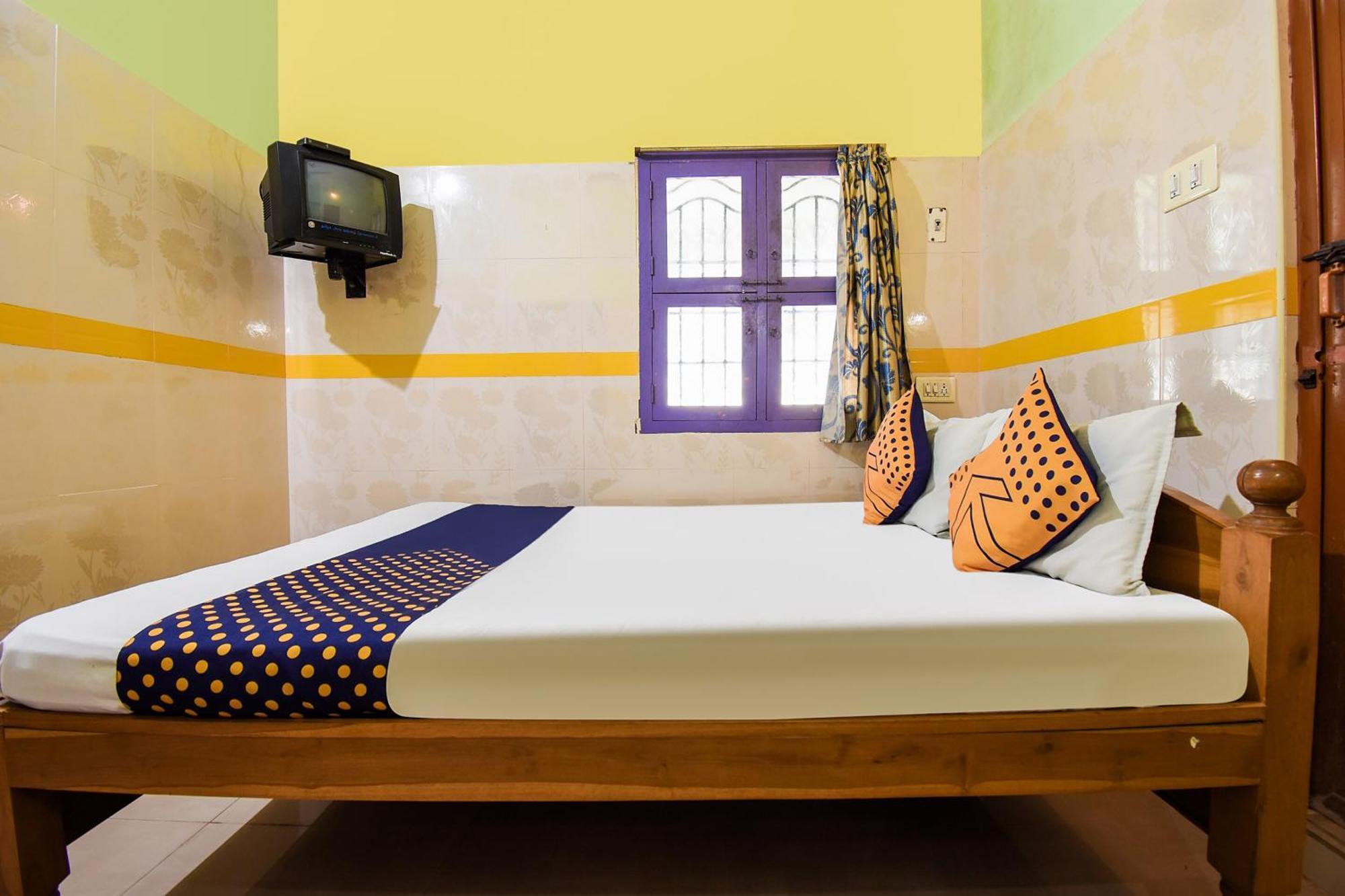Hotel O K.S.Lodge Tribhuvanam エクステリア 写真